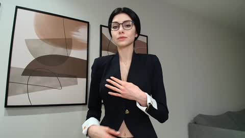 Snapshot of milla_bella chatting on 12/13/25, 07:42 milla bella online show from 12/13/25, 07:42