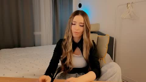 Snapshot of milla_bellaa chatting on 02/28/26, 03:29 Eva online show from 02/28/26, 03:29