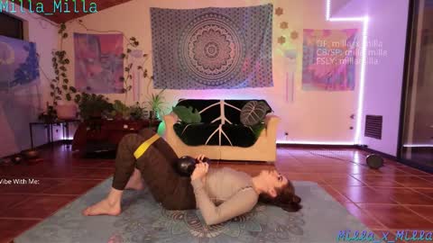 milla_milla online show from 12/20/25, 03:35