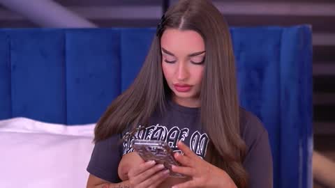 Milla online show from 10/15/25, 04:12