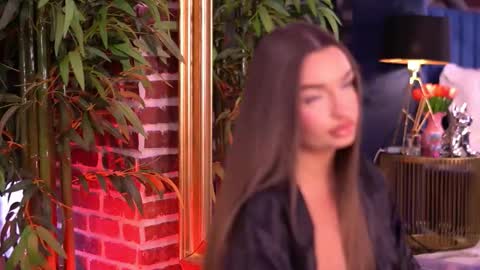 Milla online show from 12/14/25, 07:14