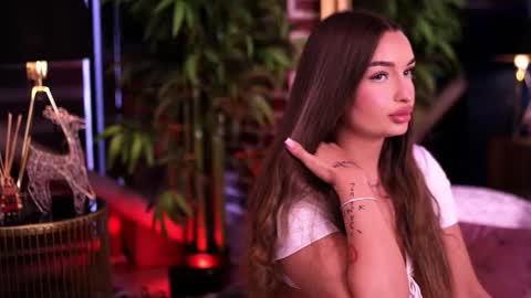 Snapshot of milla_serene chatting on 12/20/25, 07:37 Milla online show from 12/20/25, 07:37