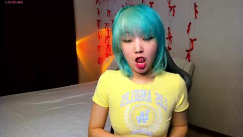 Snapshot of milla_waves chatting on 06/20/26, 01:03 Milla or just Mi online show from 06/20/26, 01:03