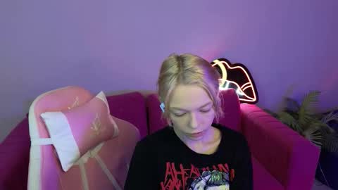 Hello  Im Mila online show from 09/13/25, 01:38