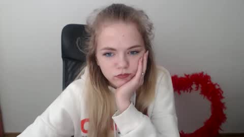 Snapshot of millaloveli chatting on 02/14/26, 08:33 millaloveli online show from 02/14/26, 08:33