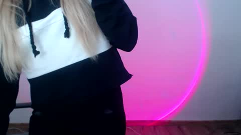 Snapshot of millaloveli chatting on 03/05/26, 08:32 millaloveli online show from 03/05/26, 08:32