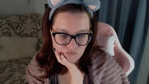Snapshot of millapoolys chatting on 04/29/26, 04:00 Milla online show from 04/29/26, 04:00