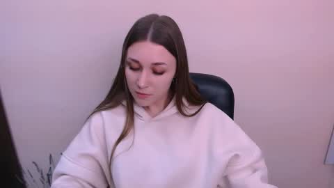 Milla online show from 11/28/25, 01:14