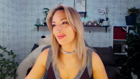 Snapshot of millaxqueen chatting on 12/14/25, 07:25 MillaXQueen online show from 12/14/25, 07:25