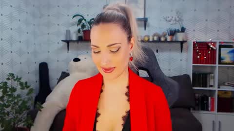 MillaXQueen online show from 03/19/26, 02:32