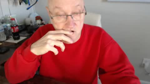 Snapshot of millenium0129 chatting on 01/15/25, 07:44 millenium0129 online show from 01/15/25, 07:44