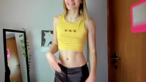 Snapshot of millie_lacroix chatting on 04/02/26, 01:42 millie_lacroix online show from 04/02/26, 01:42