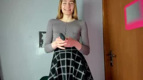Snapshot of millie_lacroix chatting on 04/20/26, 11:46 millie_lacroix online show from 04/20/26, 11:46