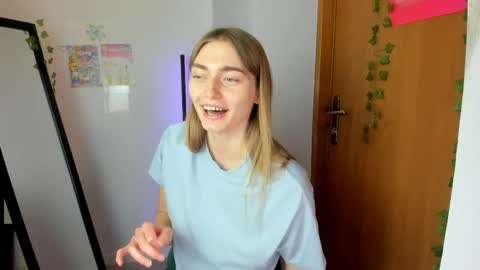 Snapshot of millie_lacroix chatting on 05/18/26, 02:45 millie_lacroix online show from 05/18/26, 02:45