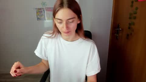 Snapshot of millie_lacroix chatting on 06/23/26, 01:42 millie_lacroix online show from 06/23/26, 01:42