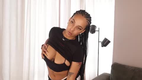 Snapshot of millie_volturi chatting on 07/09/26, 01:37 millie_volturi online show from 07/09/26, 01:37