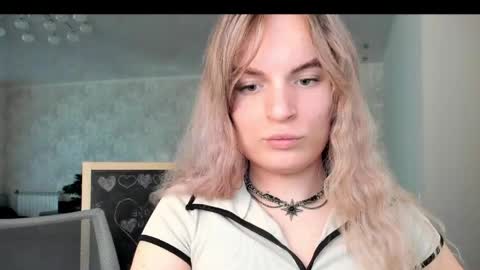 mili-kira online show from 04/26/26, 01:09