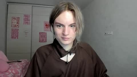 mili-kira online show from 05/10/26, 07:24