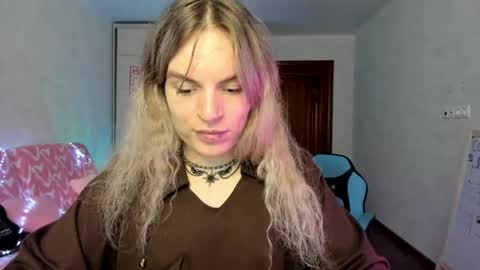 mili-kira online show from 05/15/26, 12:34