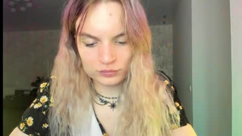 mili-kira online show from 05/16/26, 07:45