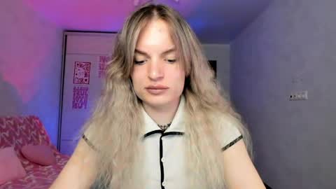 mili-kira online show from 05/17/26, 12:23