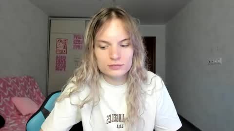 mili-kira online show from 05/18/26, 04:51