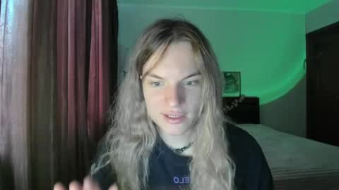 mili-kira online show from 06/08/26, 04:35