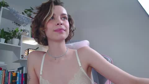 Snapshot of milly_ross23 chatting on 01/04/25, 09:43 Milly online show from 01/04/25, 09:43