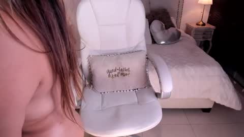 Snapshot of milly_white chatting on 03/05/26, 12:39 Milena online show from 03/05/26, 12:39