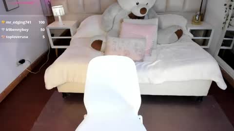 Snapshot of milly_white chatting on 04/28/26, 02:27 Milena online show from 04/28/26, 02:27