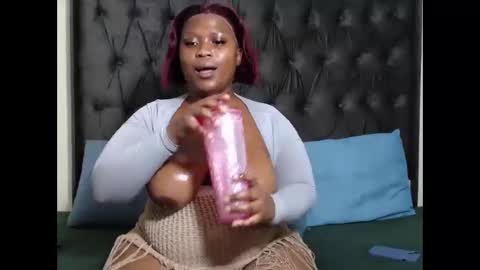 Snapshot of millyqueen56 chatting on 03/29/26, 08:31 millyqueen56 online show from 03/29/26, 08:31