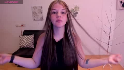 Snapshot of millysandler chatting on 12/24/24, 04:33 Milly online show from 12/24/24, 04:33