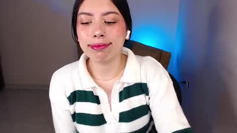 Snapshot of millyx_ chatting on 06/19/26, 12:48 Emily online show from 06/19/26, 12:48