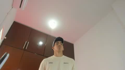 Snapshot of milo_31 chatting on 03/29/26, 07:03 Milo online show from 03/29/26, 07:03