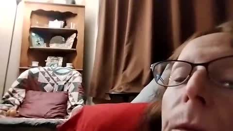 Snapshot of miloanj chatting on 11/14/25, 03:27 miloanj online show from 11/14/25, 03:27