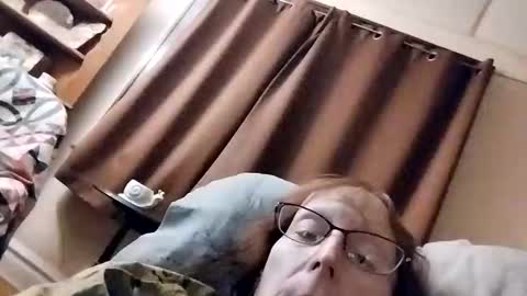 Snapshot of miloanj chatting on 11/25/25, 12:10 miloanj online show from 11/25/25, 12:10