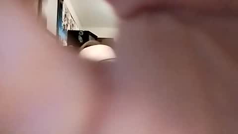 Snapshot of miloanj chatting on 11/28/25, 10:23 miloanj online show from 11/28/25, 10:23