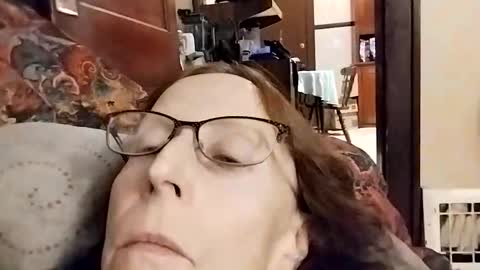 Snapshot of miloanj chatting on 12/18/25, 02:50 miloanj online show from 12/18/25, 02:50