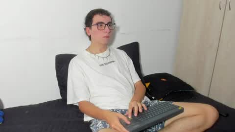 milogm_ online show from 06/26/26, 06:45