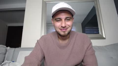 Snapshot of milostructor chatting on 03/02/25, 11:18 miloslove online show from 03/02/25, 11:18