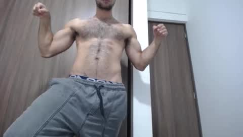 Snapshot of milostructor chatting on 02/01/26, 02:21 miloslove online show from 02/01/26, 02:21