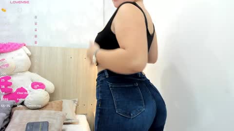 Snapshot of milu_gomez chatting on 12/15/24, 07:21 Milu Gomez online show from 12/15/24, 07:21