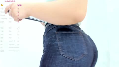 Snapshot of milu_gomez chatting on 01/18/25, 07:04 Milu Gomez online show from 01/18/25, 07:04