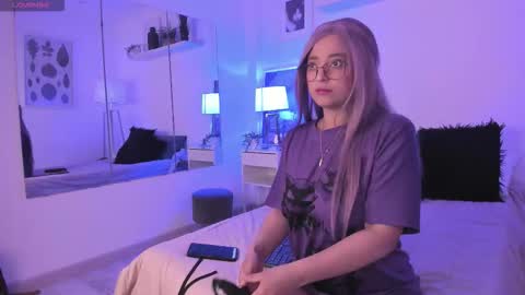 Miluu DH online show from 11/13/25, 12:37