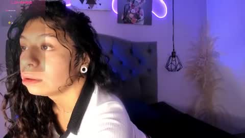 Snapshot of milyferrer chatting on 06/19/26, 03:22 Mily online show from 06/19/26, 03:22