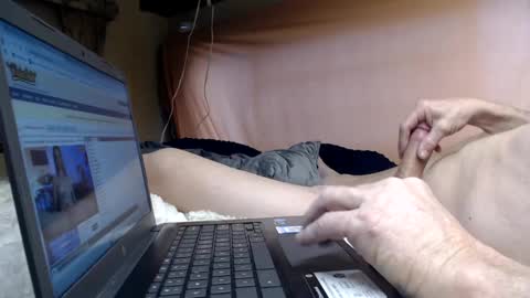 Snapshot of mimes32 chatting on 02/08/25, 01:22 mimes32 online show from 02/08/25, 01:22