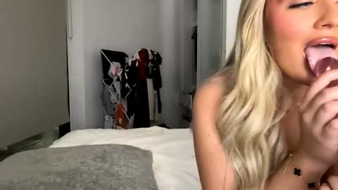 Snapshot of mimi_monroe1 chatting on 01/10/26, 06:09 Mimi Monroe online show from 01/10/26, 06:09