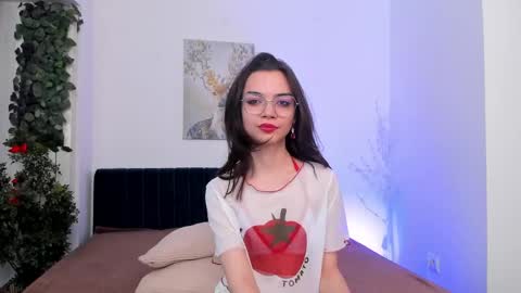 Snapshot of mimi_petitte chatting on 05/06/26, 02:44 Mimi online show from 05/06/26, 02:44