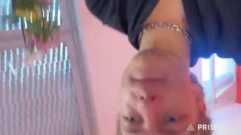 Snapshot of mimiro12 chatting on 10/13/25, 01:00 mimiro12 online show from 10/13/25, 01:00