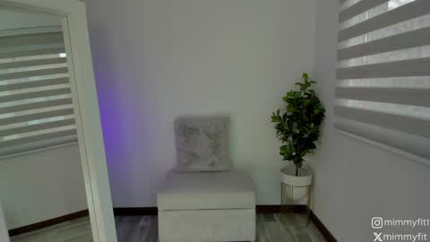 Snapshot of mimmyfit1 chatting on 12/11/24, 10:27 mimmyfit1 online show from 12/11/24, 10:27